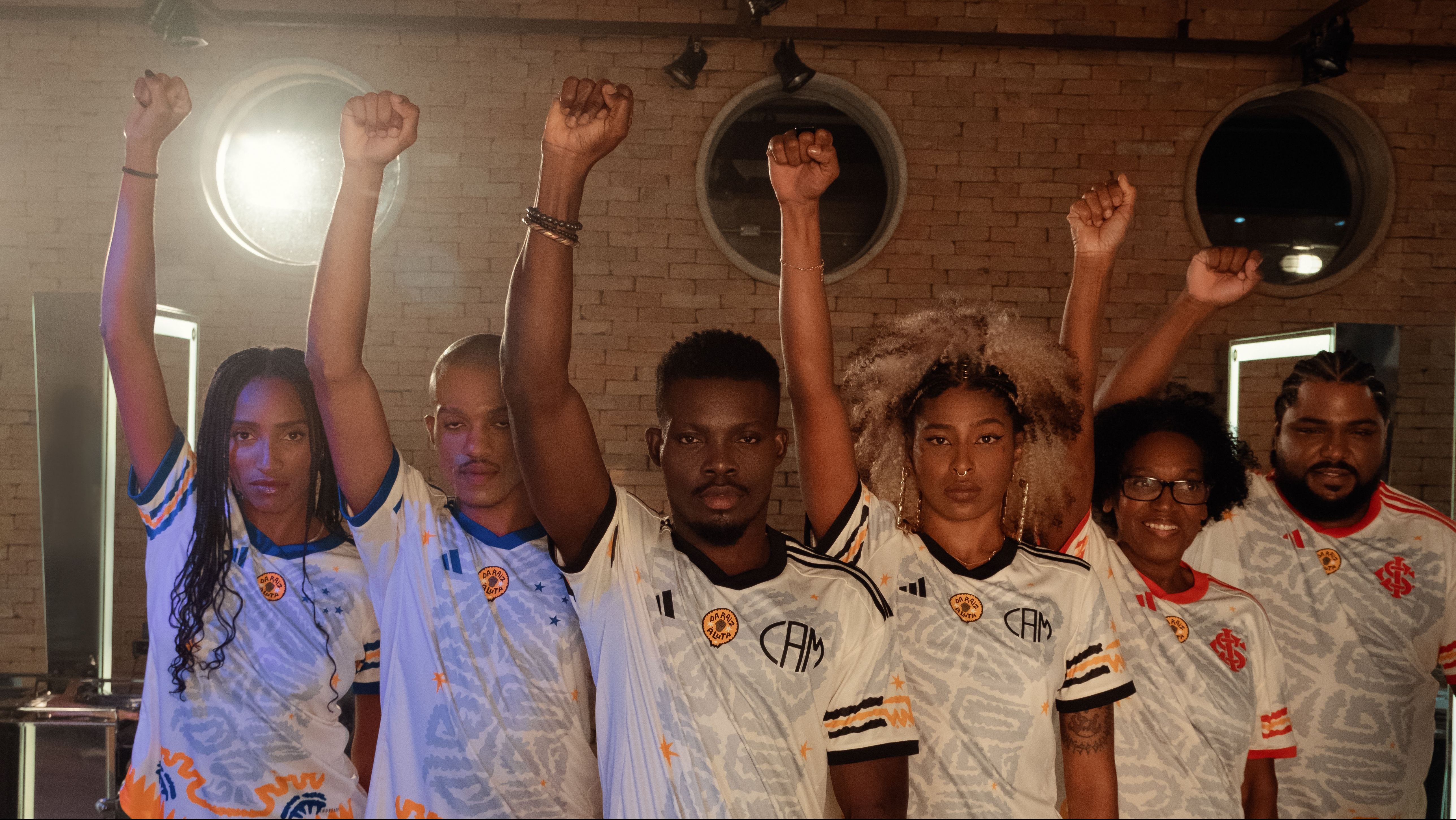 Atlético-MG, Cruzeiro e Internacional lançaram as camisas da campanha Excelência Negra