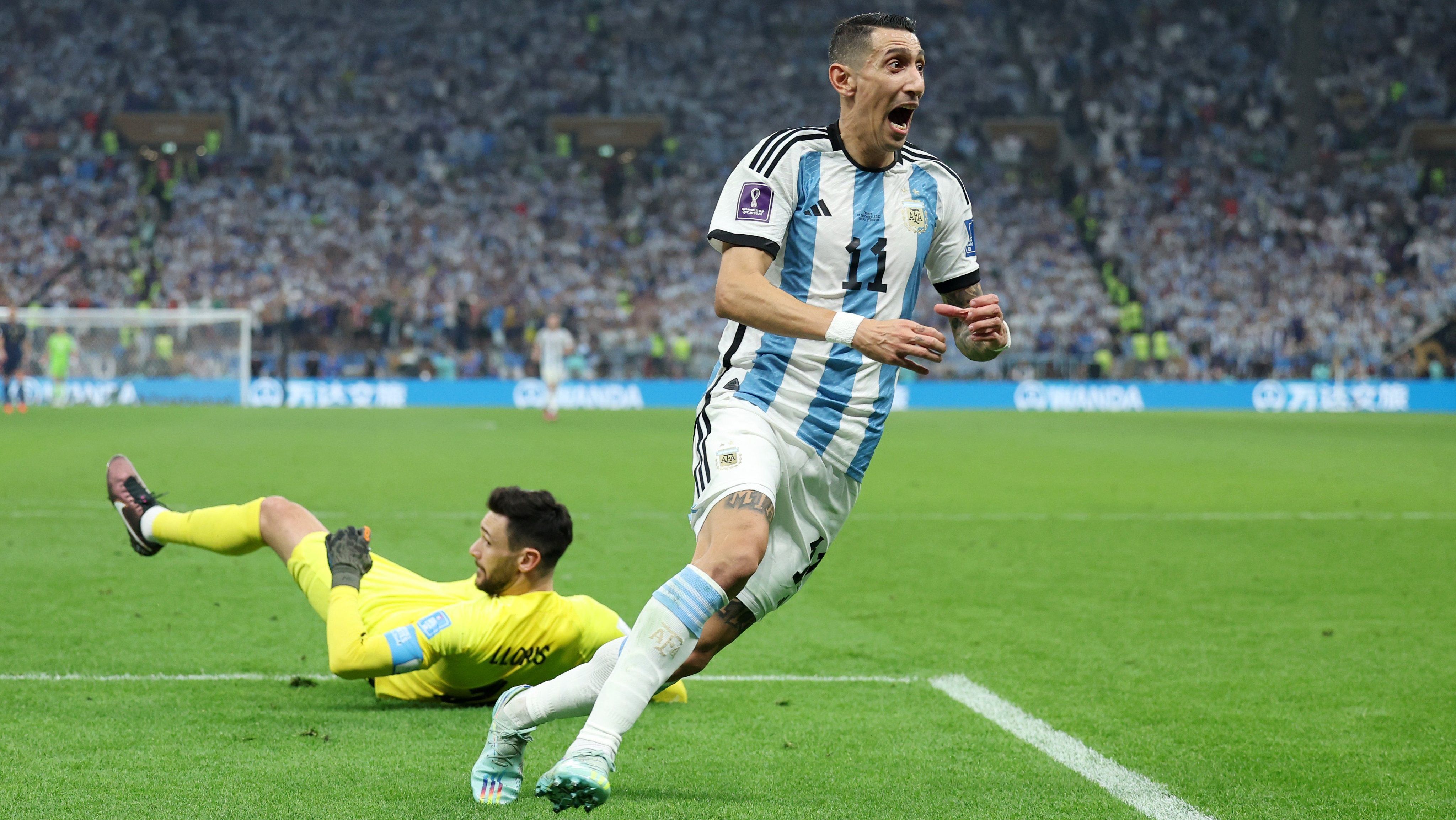 Di María celebra gol contra a França na final da Copa do Mundo
