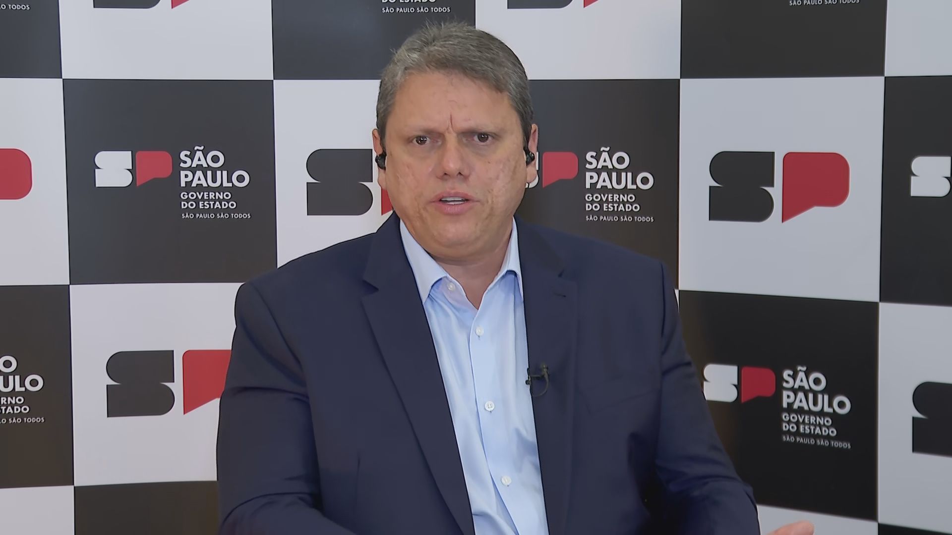 O governador de São Paulo, Tarcísio de Freitas, durante entrevista à CNN