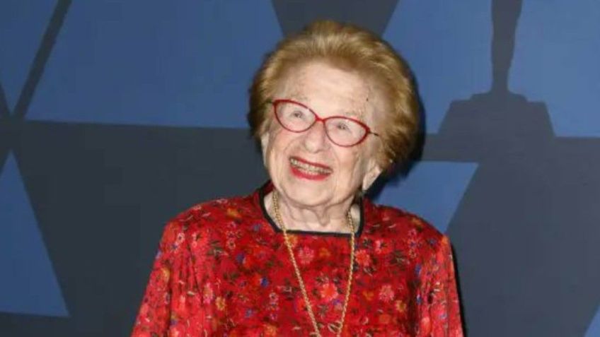 Ruth Westheimer chega ao Governors Awards no Dolby Ballroom em Los Angeles em 27 de outubro de 2019 / X/@AskDrRuth