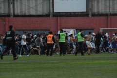 Cenas da briga entre torcedores de Coritiba e Cruzeiro