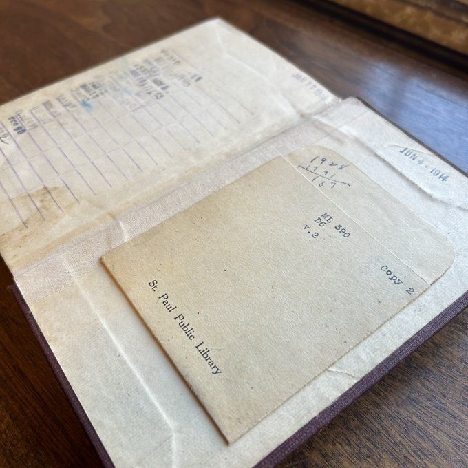 Equação matemática escrita no cartão de bolso: 1928 menos 1791./ Reprodução/X