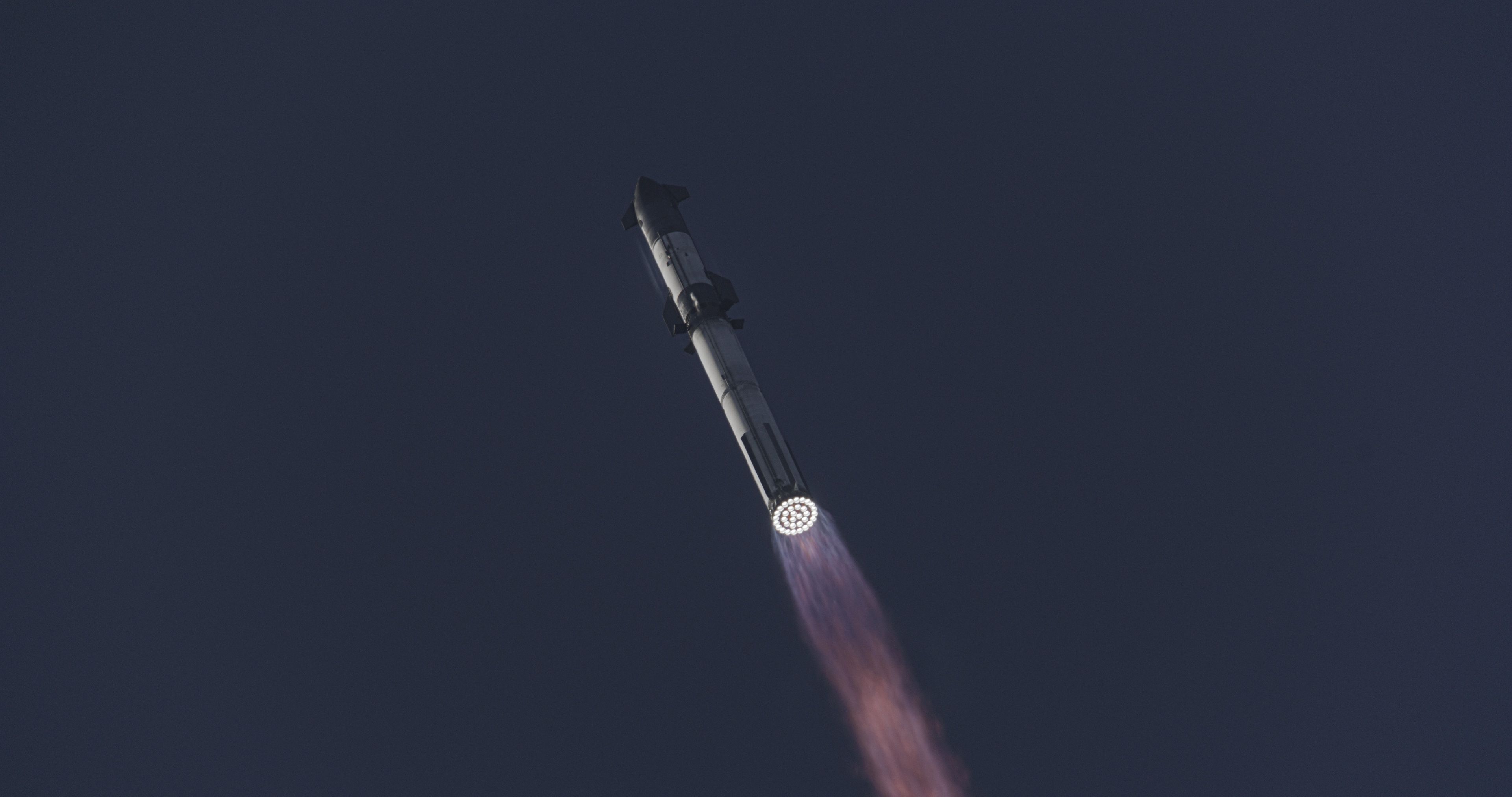 Starship deixou a base da empresa de Elon Musk, em Boca Chica, no Texas, por volta das 10h (horário de Brasília)