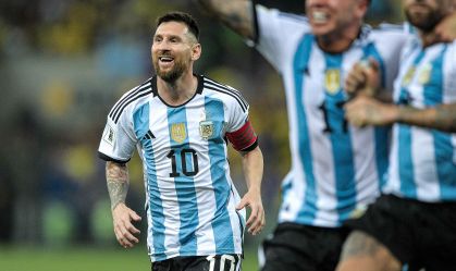 Messi é aplaudido por brasileiros no Maracanã; Seleção é chamada de "sem vergonha"
