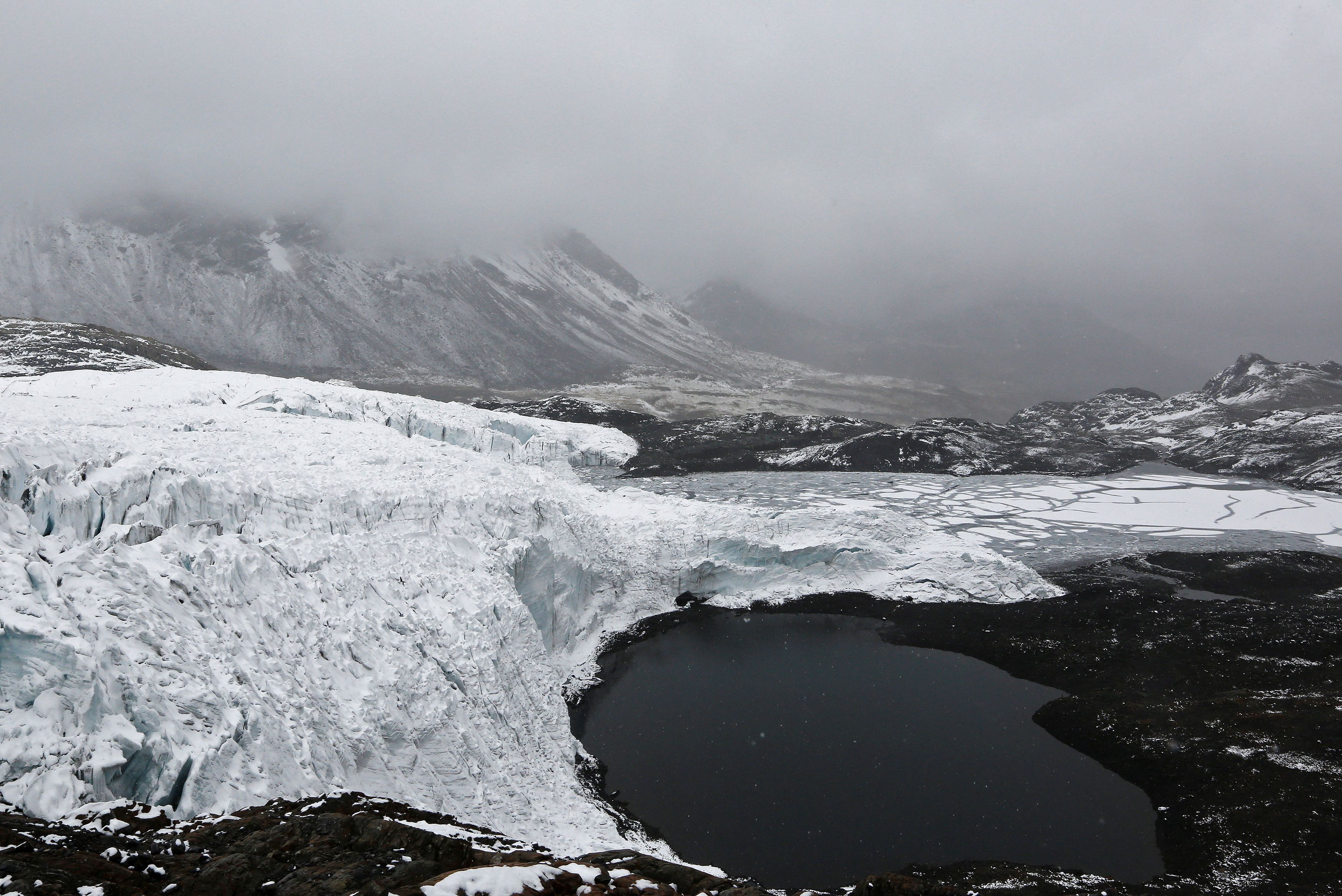Lago formado pela água derretida da geleira Pastoruri, em Huaraz