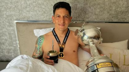Germán Cano com a taça da Copa Libertadores