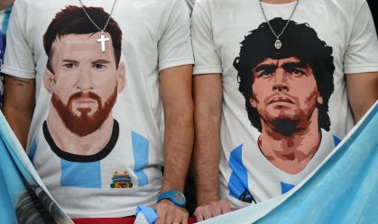 Messi e Maradona, os dois maiores ídolos do futebol argentino