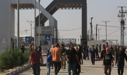 Mais de 800 estrangeiros deixaram Gaza neste domingo, na maior evacuação até agora
