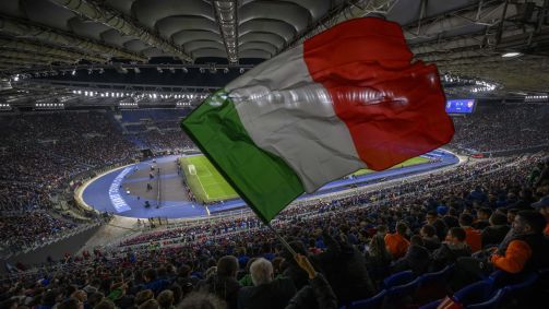 Torcida da Itália em partida das Eliminatórias da Euro, em Roma