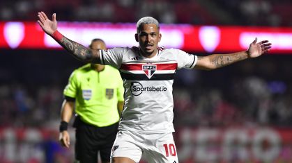 Luciano comemora o gol da vitória do São Paulo sobre o Cruzeiro no Morumbi