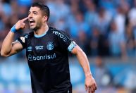 Com gol de Suárez, Grêmio vence Bahia e se aproxima do Botafogo no Brasileirão