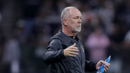 Mano Menezes pregou foco em deixar a parte de baixo da tabela do Brasileirão