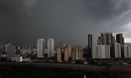 Temporal atinge a capital paulista