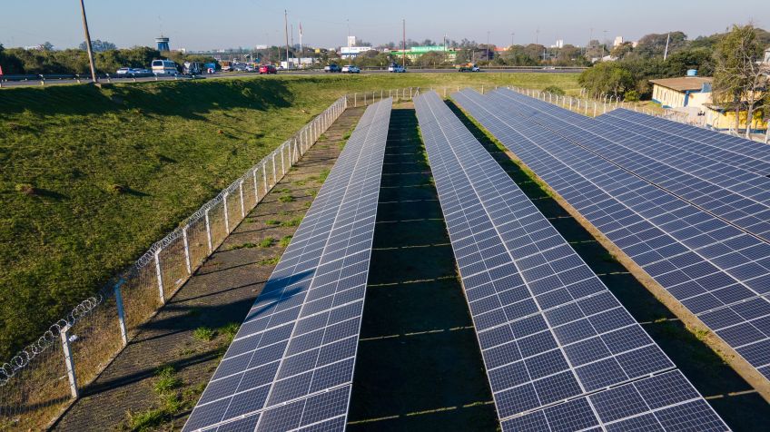 / Usina Fotovoltaica instalada pela CCR ViaSul na Rodovia Freeway (BR-290), em Porto Alegre