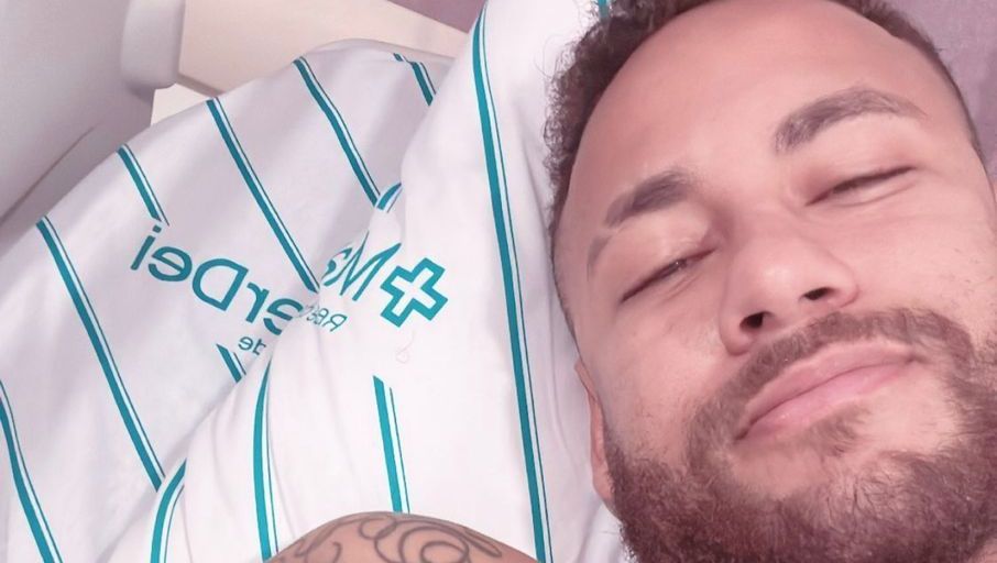 Neymar tem alta hospitalar após cirurgia no joelho | CNN Brasil