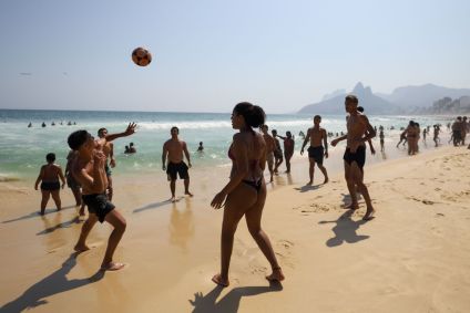 Movimentação na Praia de Ipanema, na Zona Sul do Rio de Janeiro