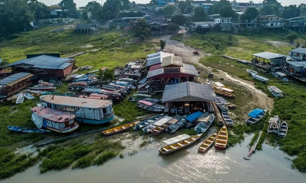 Rio Negro em baixa histórica em 2023