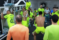Vídeo: Bastidores da vitória do Palmeiras sobre o Botafogo tem discurso de Abel e festa no vestiário
