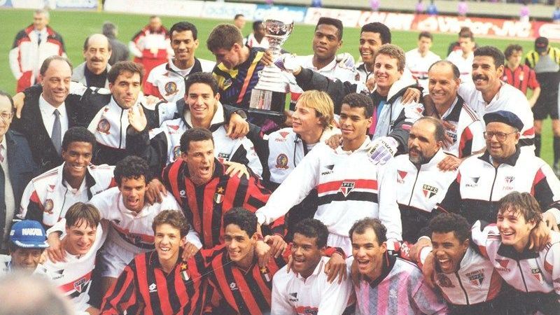 Jogadores do São Paulo comemoram o título do Mundial de 1993 sobre o Milan