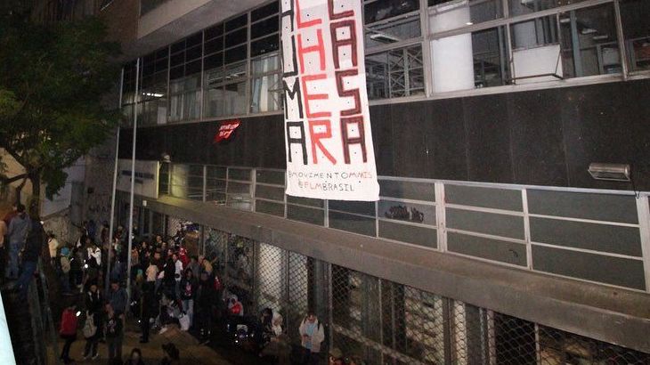 Manifestantes da Frente da Luta por Moradia invadem prédio do Ministério da Saúde em São Paulo