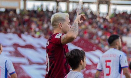 Soteldo em partida da Venezuela contra o Chile, pelas Eliminatórias