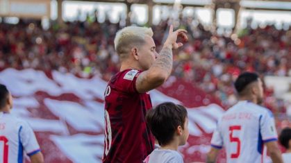 Soteldo em partida da Venezuela contra o Chile, pelas Eliminatórias
