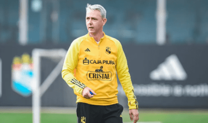 Tiago Nunes em treino do Sporting Cristal