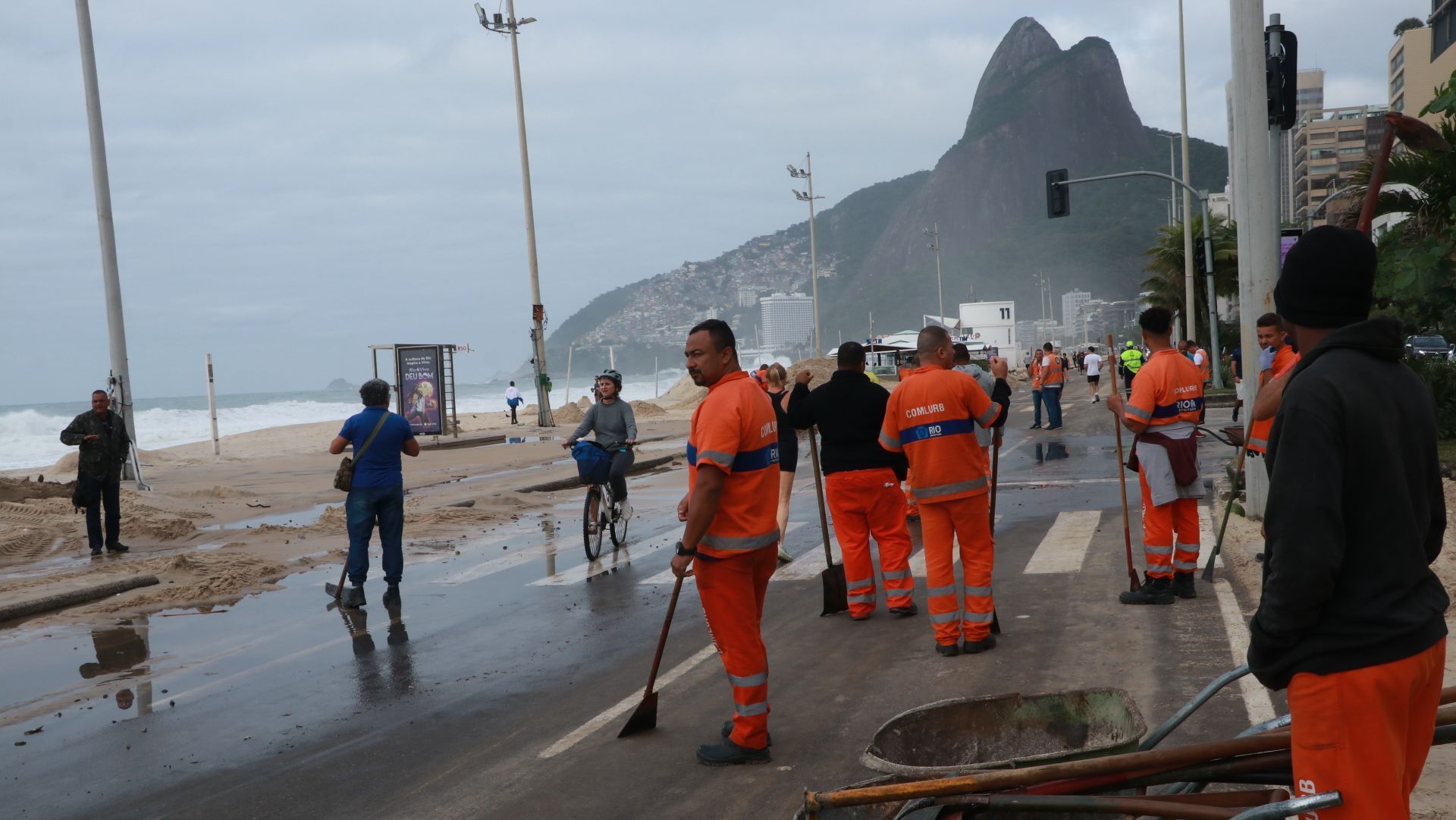 RESSACA NO MAR DO RJ