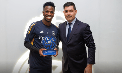 Vini Jr. recebe prêmio na Espanha