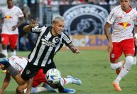 Red Bull Bragantino busca empate com o Botafogo, e Palmeiras é líder do Brasileirão