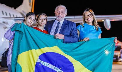 Imagem de destaque do post: Repatriados de Gaza chegam a Brasília e são recebidos por Lula