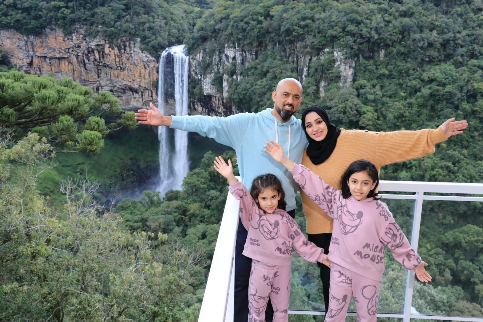 O empresário brasileiro Mohammed Adwan com a família em Urubici, no interior de Santa Catarina
