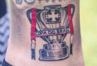 Calleri faz tatuagem de troféu da Copa do Brasil do São Paulo
