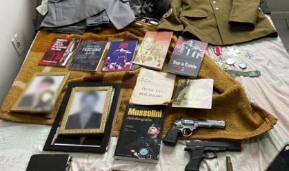 materiais de apologia ao nazismo apreendidos com suspeitos