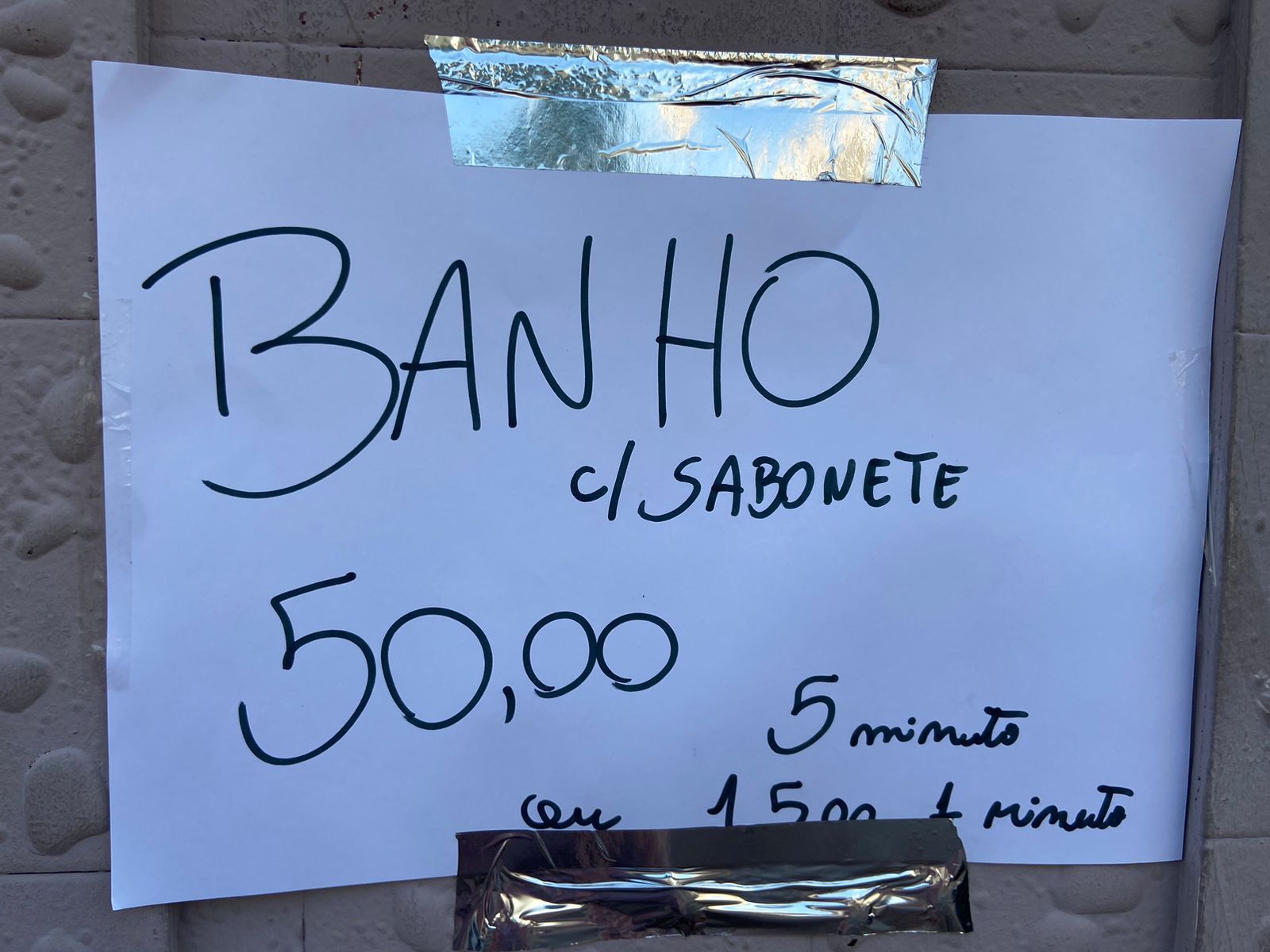 Banhos chegaram a ser oferecidos por R$ 50 no entorno do Engenhão, no Rio
