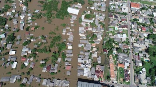 Cidade de São Jerônimo (RS) ficou debaixo d'água após transbordamento do rio Jacuí