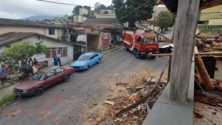 Suspeita é de que a explosão tenha sido provocada por um botijão de gás / Corpo de Bombeiros de Minas Gerais