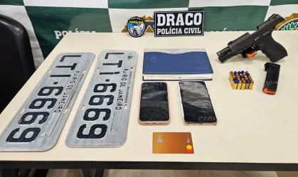 Materiais apreendidos pela polícia durante operação contra a milícia no Rio