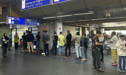 Sem vagas em abrigos, afegãos voltam a acampar no Aeroporto de Guarulhos