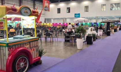 Praça de alimentação na CCXP