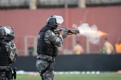 Cenas da briga entre torcedores de Coritiba e Cruzeiro