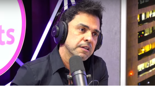 Zezé Di Camargo em entrevista a um podcast comandado por influenciadores na última quarta-feira (22)