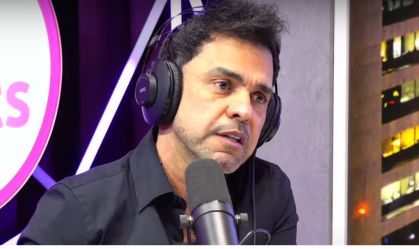 Zezé Di Camargo em entrevista a um podcast comandado por influenciadores na última quarta-feira (22)