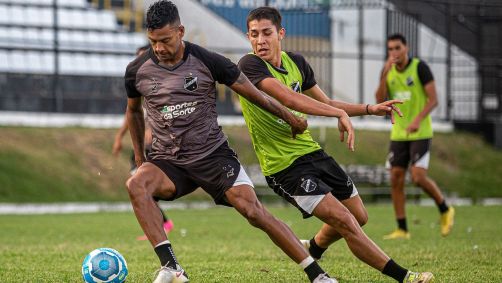 Jogadores do ABC em treino antes da vitória sobre o Vila Nova