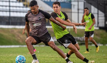 Jogadores do ABC em treino antes da vitória sobre o Vila Nova