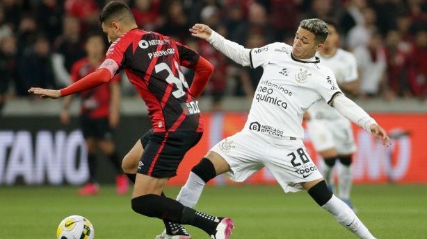 Athletico-PR e Corinthians em partida do primeiro turno
