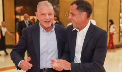Fundador da Arezzo lança biografia em evento lotado em SP