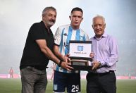 Reforço do Palmeiras, Aníbal Moreno é ovacionado em homenagem do Racing; veja