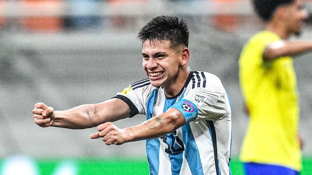 Pablo Echeverri foi o destaque da Argentina na vitória sobre o Brasil