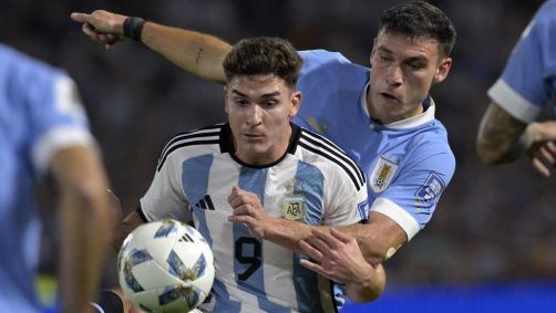 Lance de Argentina x Uruguai em La Bombonera